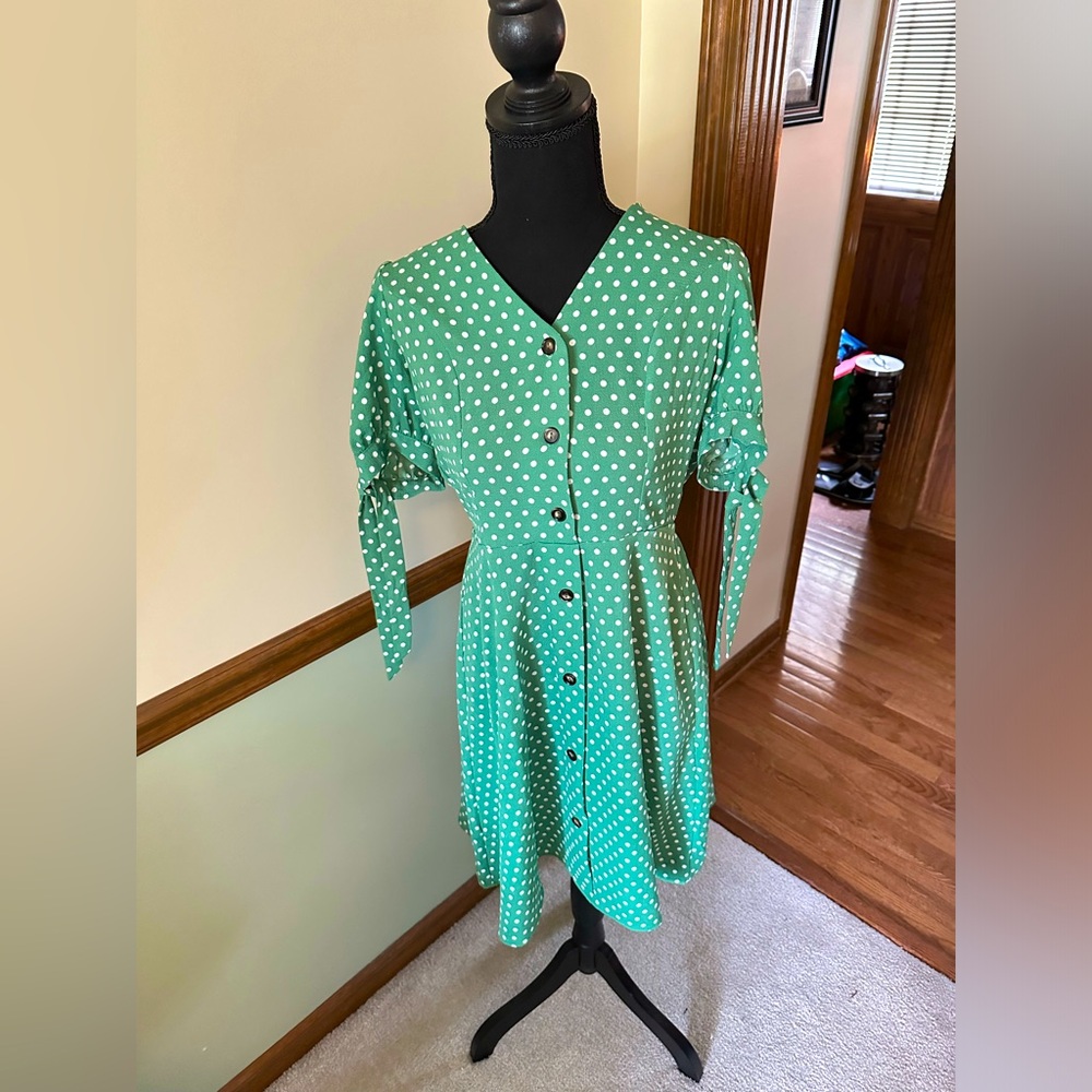 Green Polka Dotted Monte’s Los Angeles Dress Sz Large